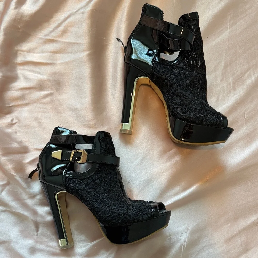 Women's Black Lace Peep-Toe Platform Heels - Picture 1 of 1